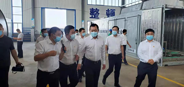 朝陽市委副書記、市長謝衛(wèi)東蒞臨一諾環(huán)保產(chǎn)業(yè)園考察并指導工作