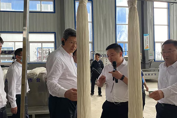 內(nèi)蒙古自治區(qū)黨委常委、通遼市委書記孟憲東攜考察團到一諾環(huán)境考察指導(dǎo)